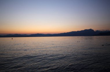 Garda Gölü güzel gün batımı .