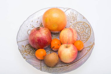 Mix taze meyve plaka üzerinde .