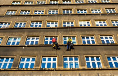   Yükseklik Cracow cephe restorasyonu için çalışmak.