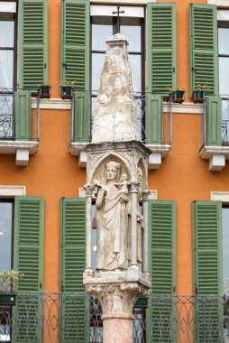 On beşinci yüzyıl sütun Piazza sutyen Verona