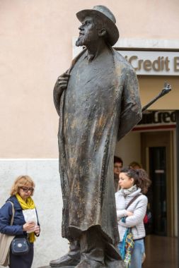 İtalyan şair Berto Barbarani Piazza delle Erbe Square Verona adlı heykeli