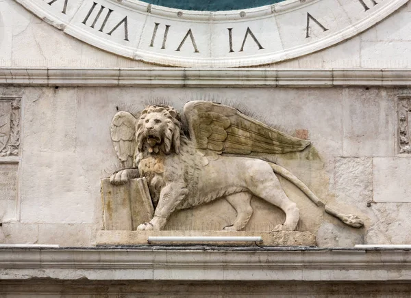 Saat Kulesi Bina Ortaçağ kökenli Piazza dei sinyorlar Padova'da bakan — Stok fotoğraf