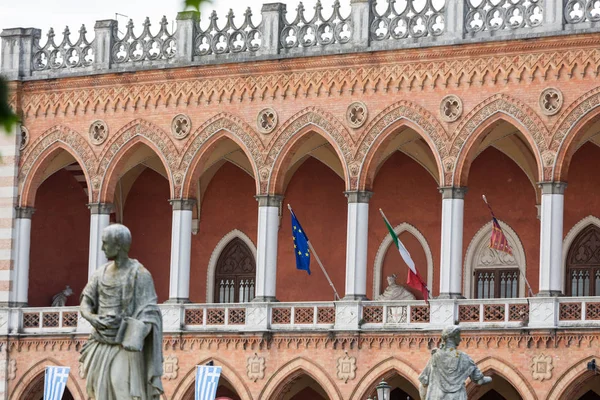 Lodge Amulea in the Great piazza of Prato della Valle also known as Ca' Duodo Palazzo Zacco in Padua — Stock Photo, Image