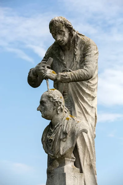 Het standbeeld van Antonio Canova (1757-1822) was een Italiaans beeldhouwer uit de Republiek Venetië. Het standbeeld is gelegen in Prato della Valle, Padua — Stockfoto