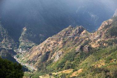 Güneye doğru--dan belgili tanımlık geçmek Boca da Encumeada Madeira görüntülemek .