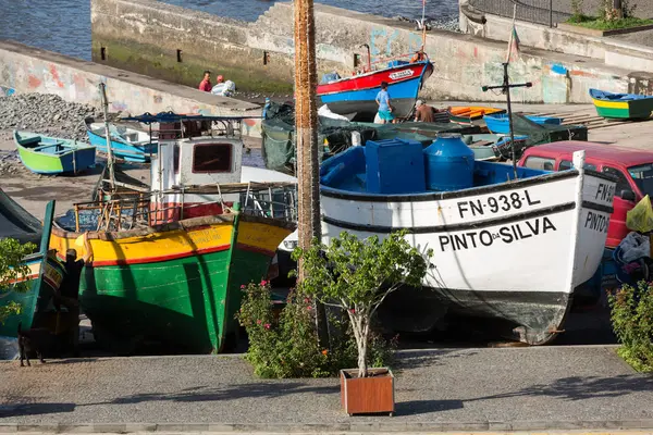 Barcos de pesca en Camara de Lobos, Islas Madeira —  Fotos de Stock