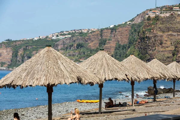 Vew do litoral da Ribeira Brava na Ilha da Madeira . — Fotografia de Stock