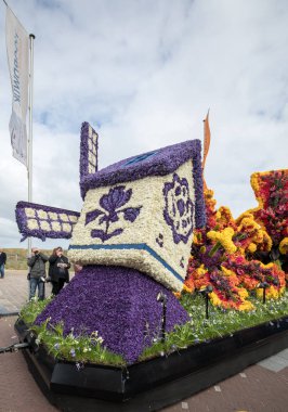 geleneksel çiçek Bloemencorso Noordwijk Hollanda'da Haarlem için geçit töreni