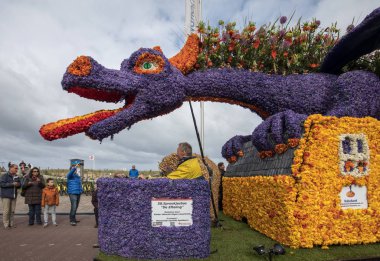 geleneksel çiçek Bloemencorso Noordwijk Hollanda'da Haarlem için geçit töreni
