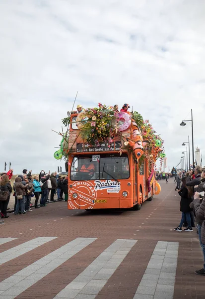 El tradicional desfile de flores Bloemencorso de Noordwijk a Haarlem en los Países Bajos —  Fotos de Stock