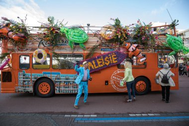 geleneksel çiçek Bloemencorso Noordwijk Hollanda'da Haarlem için geçit töreni.