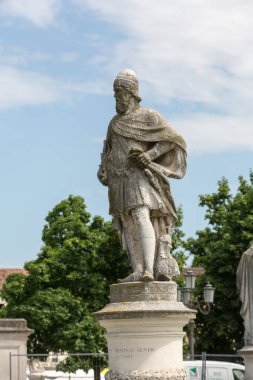 Padua, İtalya - 3 Mayıs 2016: Heykelin Prato della Valle, Padova Piazza üzerine