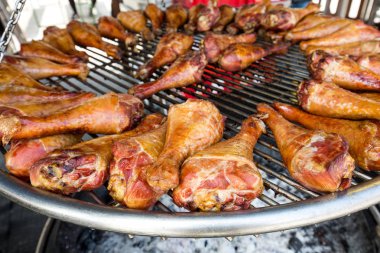 Barbekü hindi budu büyük bir ızgara.