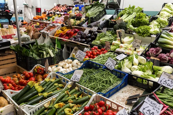 Rynku owoców i warzyw straganie w Padwie, Veneto — Zdjęcie stockowe