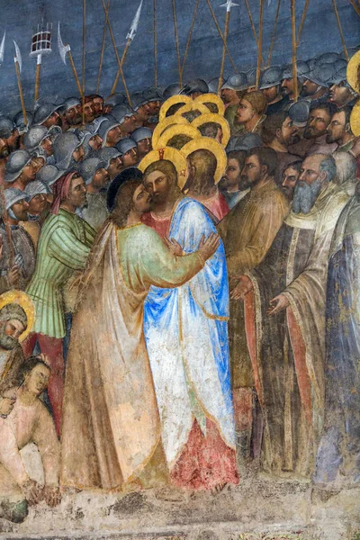 Freskerna Judas kiss i dopkapellet i Duomo eller The katedralen Santa Maria Assunta av Giusto de Menabuoi — Stockfoto