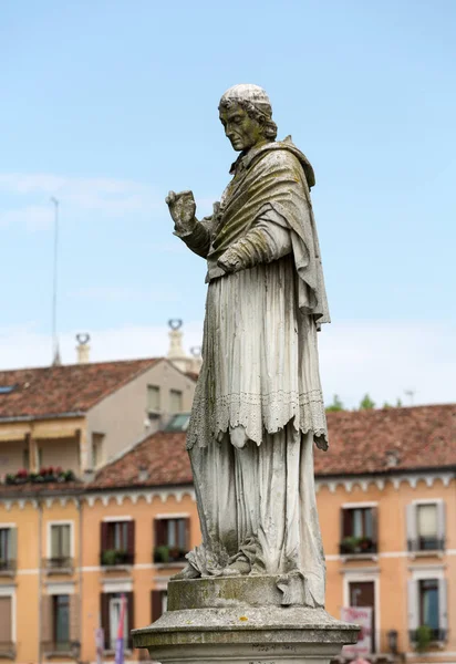Standbeeld op de Piazza van Prato della Valle, Padova — Stockfoto