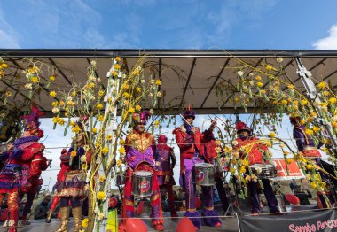  geleneksel çiçek Bloemencorso Noordwijk Hollanda'da Haarlem için geçit töreni. 