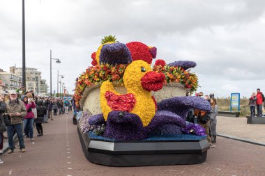  geleneksel çiçek Bloemencorso Noordwijk Hollanda'da Haarlem için geçit töreni. 