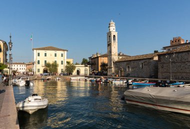 Küçük eski bağlantı noktası Merkezi Lazise, Garda Gölü
