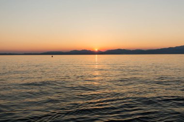Garda Gölü İtalya güzel gün batımı.
