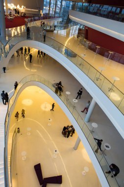 Fuaye merdiven ile. Buz Krakow Kongre Merkezi, Krakw, Polonya. Mimar: Ingarden, Ewy, Ararta Isozaki