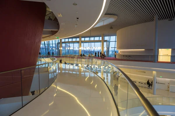 Foyer com escadaria. Centro de Congressos ICE Cracóvia, Cracóvia, Polónia. Arquiteto: Jardim, Ewy, Ararta Isozaki — Fotografia de Stock