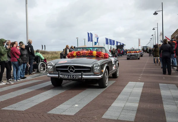  geleneksel çiçek Bloemencorso Noordwijk Hollanda'da Haarlem için geçit töreni. 