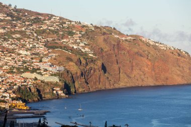 Panoramik Funchal, Madeira Adası üzerinde. Portekiz