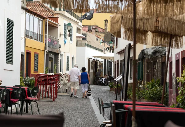 Зона Velha - найстаріший район славиться своїми кращі ресторани і кафе в Фуншал. Мадейра — стокове фото