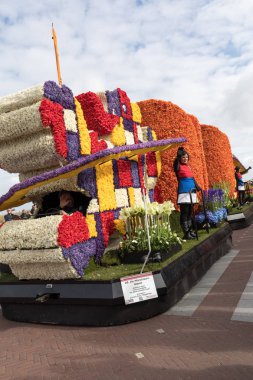 geleneksel çiçek Bloemencorso Noordwijk Hollanda'da Haarlem için geçit töreni
