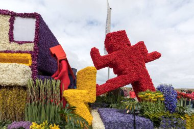 geleneksel çiçek Bloemencorso Noordwijk Hollanda'da Haarlem için geçit töreni