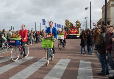 geleneksel çiçek Bloemencorso Noordwijk Hollanda'da Haarlem için geçit töreni