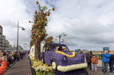 geleneksel çiçek Bloemencorso Noordwijk Hollanda'da Haarlem için geçit töreni