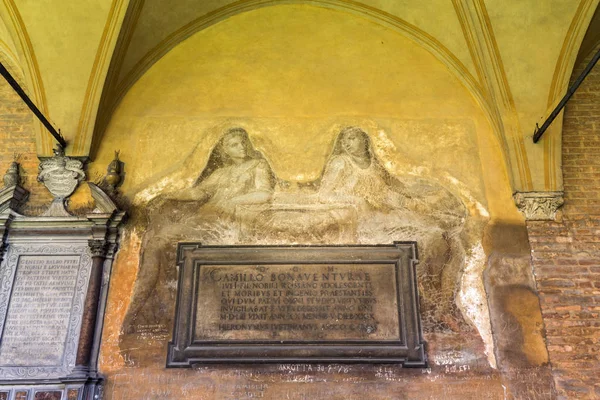 Bazilika Saint Anthony nádvoří. Padova, Itálie. — Stock fotografie