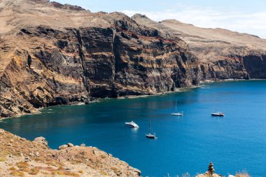 Portekiz 'in Madeira şehrinin doğusundaki Ponta de Sao Lourenco' da güzel bir manzara..