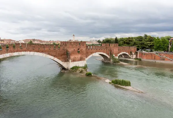 The Ponte Pietra (Stone Bridge), once known as the Pons Marmoreus, is a Roman arch bridge crossing the Adige River in Verona, Italy. The bridge was completed in 100 BC, — Stock Photo, Image