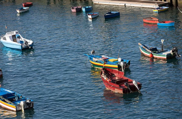Rybářské lodě v Camara de Lobos, souostroví Madeira, Portugalsko. — Stock fotografie
