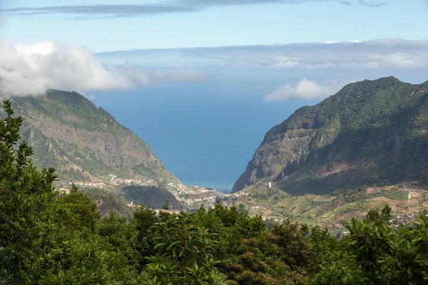 Vista da costa norte em torno de São Vincente, Madeira — Fotografia de Stock