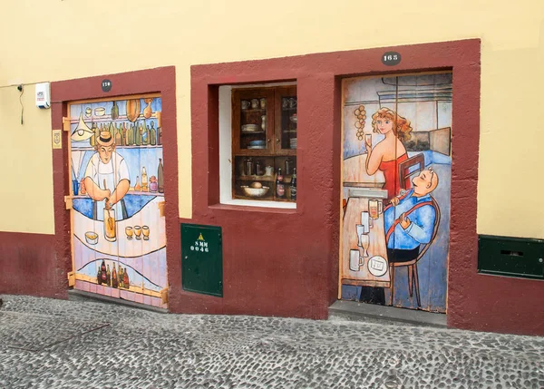 Zona Velha - o bairro mais antigo famoso pelos seus melhores restaurantes e cafés no Funchal. Madeira, Portugal . — Fotografia de Stock