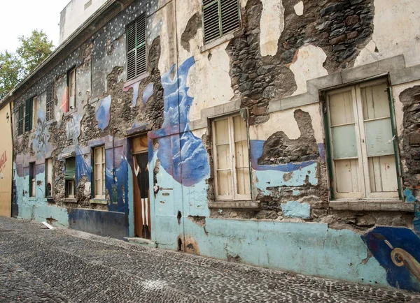 Zona Velha - o bairro mais antigo famoso pelos seus melhores restaurantes e cafés no Funchal. Madeira, Portugal . — Fotografia de Stock