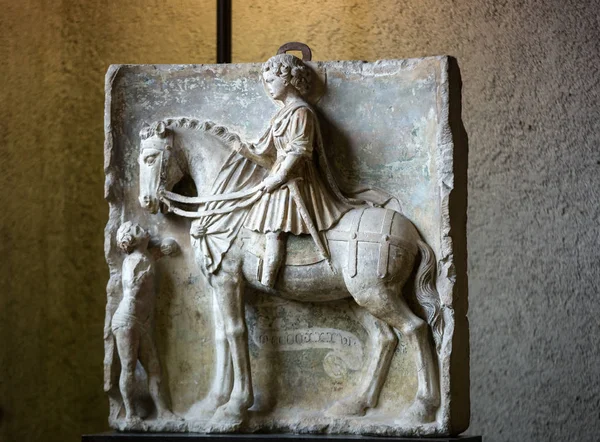 São Martinho e o Mendigo no Museu Castelvecchio. Verona, Itália — Fotografia de Stock