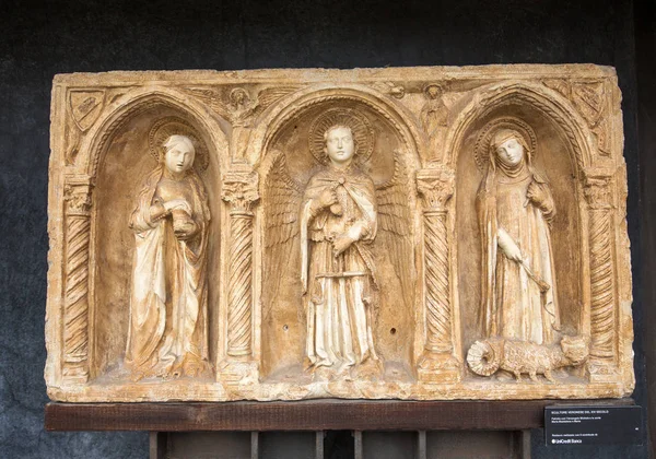 Paliotto with the archangel Michael and the holy Mary Magdalene and Marth in Castelvecchio Museum. Verona, Italy — Stock Photo, Image