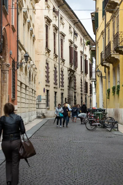 Вулиці в історичному центрі Верони. Італія. — стокове фото