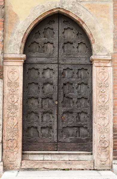 Fassade der Kirche Sant 'anastasia in Verona, Italien. — Stockfoto