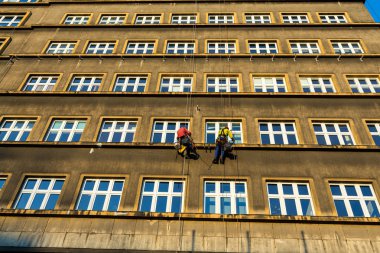 Yükseklik Cracow cephe restorasyonu için çalışıyorum. Polonya.