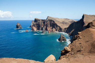 Portekiz 'in Madeira şehrinin doğusundaki Ponta de Sao Lourenco' da güzel bir manzara.