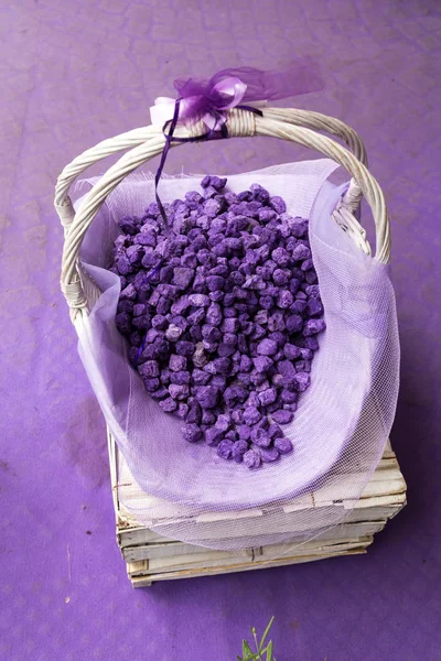 Sirmione, Italy. Show-window the  shop of perfumery and spirits from a lavender. Italy takes the second place in the world on production of oil of a lavender — Stock Photo, Image