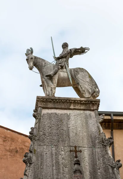 Graven av Cansignorio, en av fem gotiska Scaligere, eller Arche Scaligeri, i Verona, Italien — Stockfoto