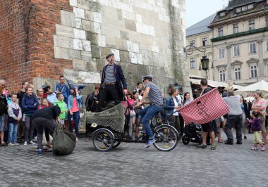  30 cadde - sokak tiyatroları Krakov, Polonya için Uluslararası Festivali. New Shores - bir street parade doğru bir Odyssey