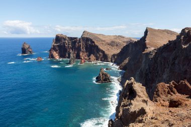 Portekiz 'in Madeira şehrinin doğusundaki Ponta de Sao Lourenco' da güzel bir manzara..